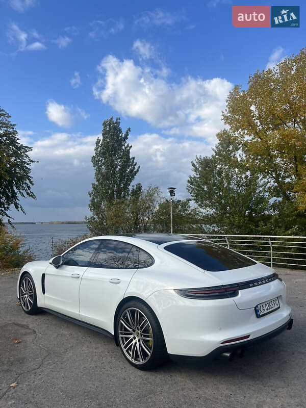 Фастбэк Porsche Panamera 2018 в Днепре