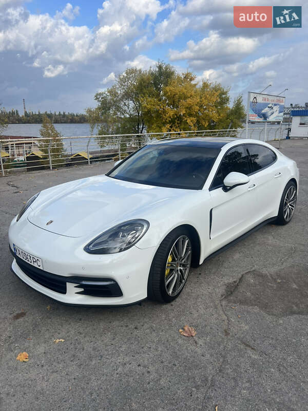 Фастбэк Porsche Panamera 2018 в Днепре