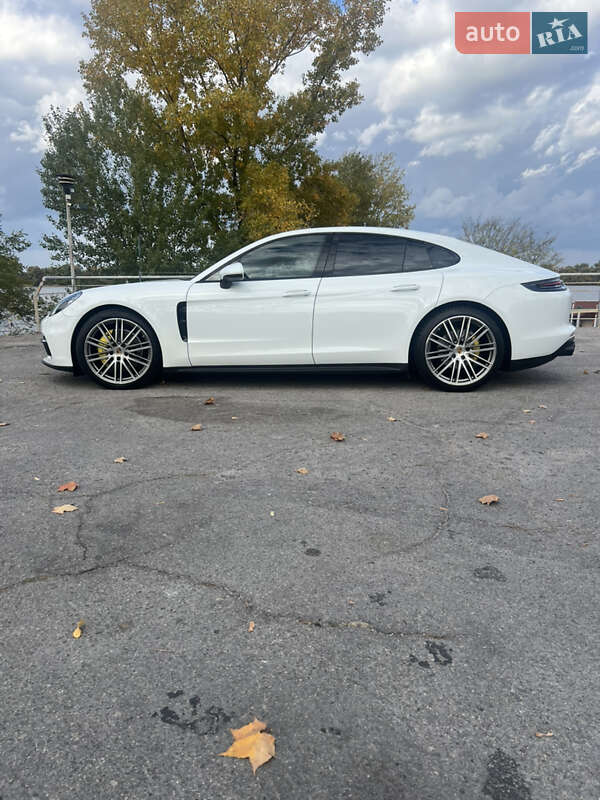Фастбэк Porsche Panamera 2018 в Днепре