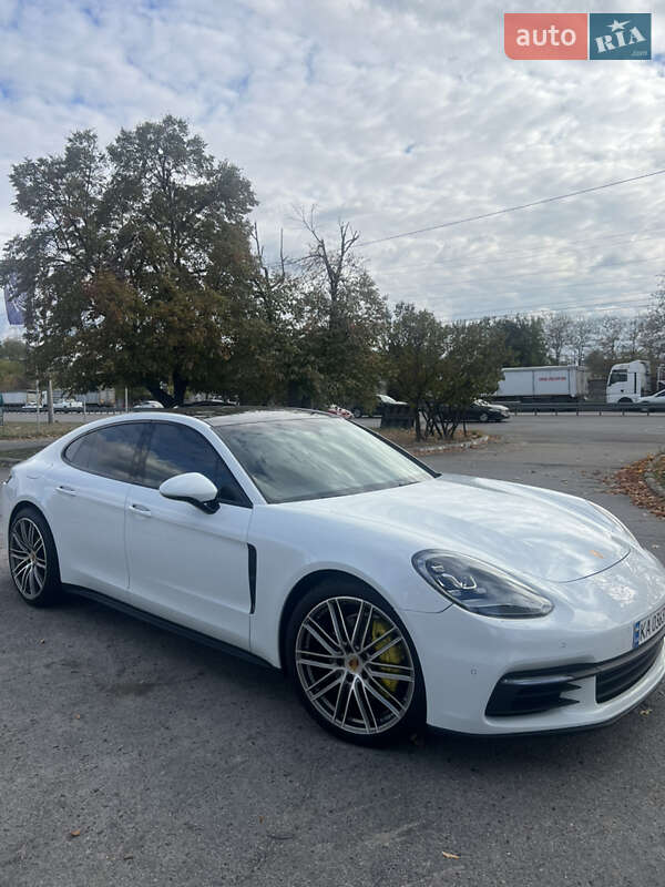Фастбэк Porsche Panamera 2018 в Днепре