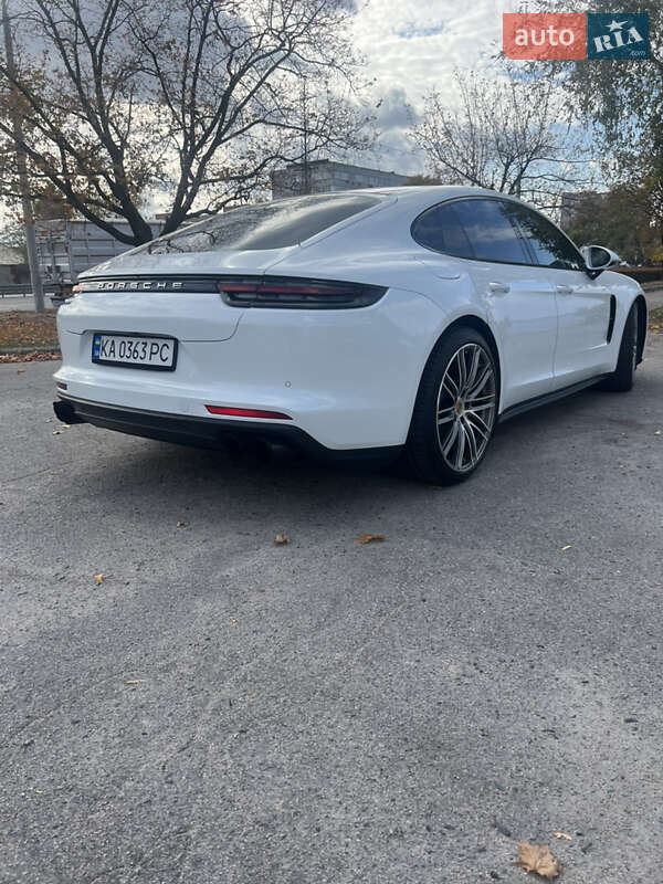 Фастбэк Porsche Panamera 2018 в Днепре