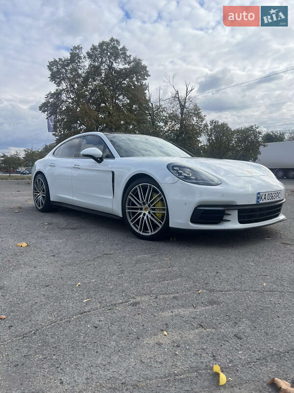 Фастбэк Porsche Panamera 2018 в Днепре