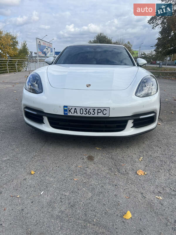 Фастбэк Porsche Panamera 2018 в Днепре