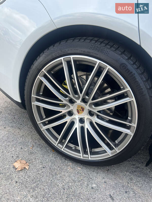 Фастбэк Porsche Panamera 2018 в Днепре