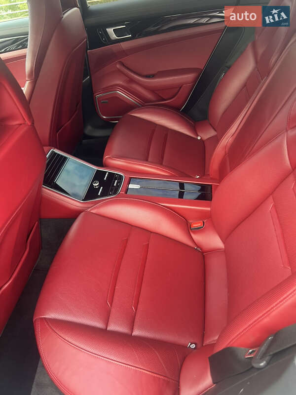 Фастбэк Porsche Panamera 2018 в Днепре