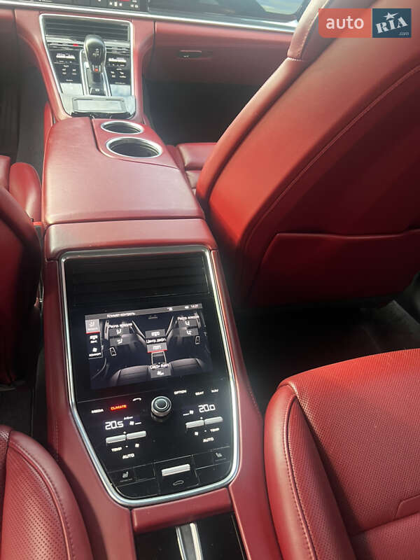Фастбэк Porsche Panamera 2018 в Днепре