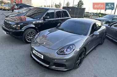 Фастбэк Porsche Panamera 2013 в 