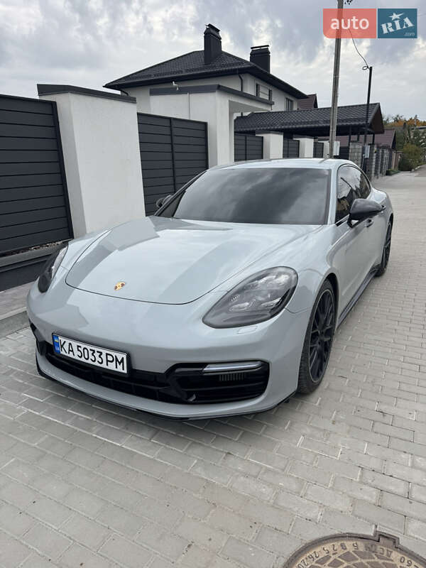 Фастбэк Porsche Panamera 2017 в Киеве