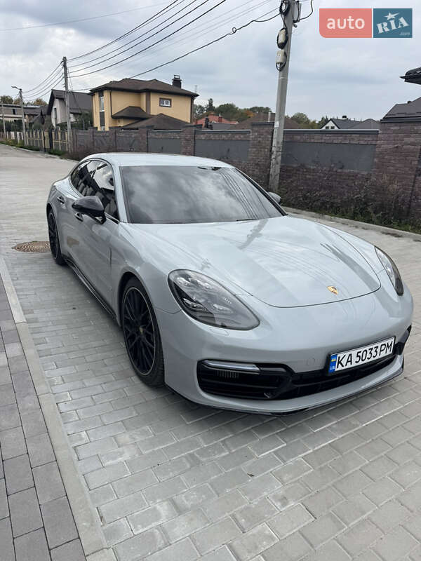 Фастбэк Porsche Panamera 2017 в Киеве