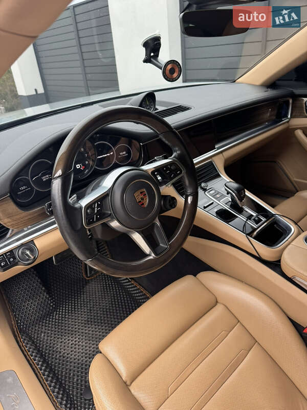 Фастбэк Porsche Panamera 2017 в Киеве