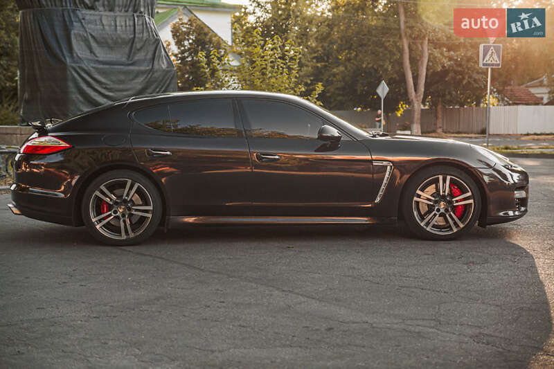 Фастбек Porsche Panamera 2011 в Києві