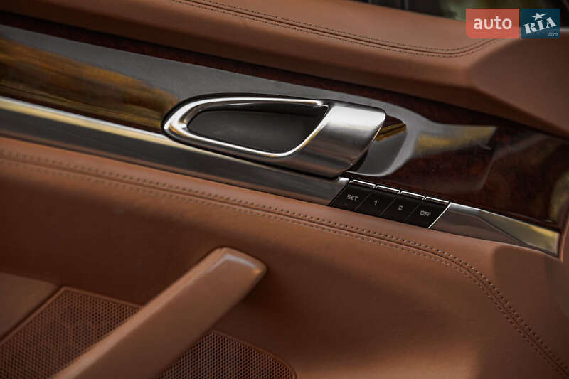 Фастбек Porsche Panamera 2011 в Києві