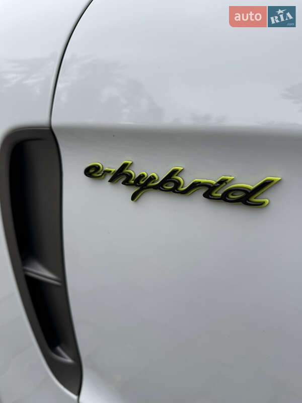 Фастбек Porsche Panamera 2023 в Києві