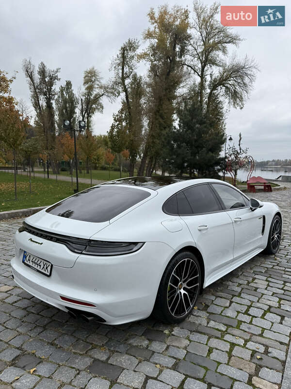 Фастбек Porsche Panamera 2023 в Києві
