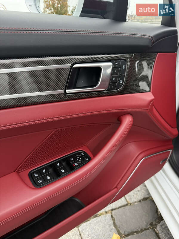 Фастбек Porsche Panamera 2023 в Києві