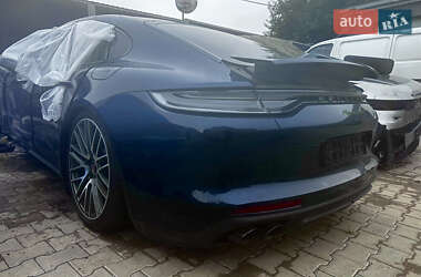 Фастбэк Porsche Panamera 2023 в 