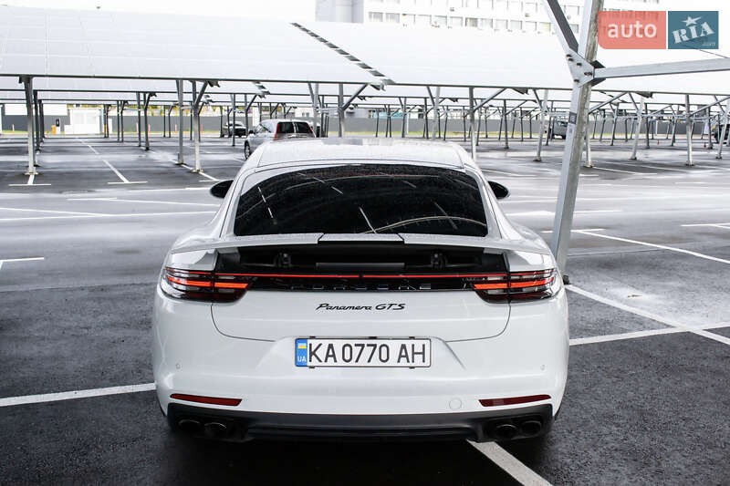 Фастбек Porsche Panamera 2019 в Києві