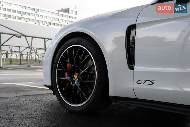 Фастбек Porsche Panamera 2019 в Києві