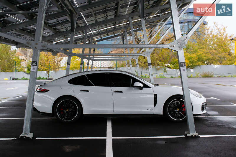 Фастбек Porsche Panamera 2019 в Києві