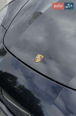 Фастбэк Porsche Panamera 2018 в 
