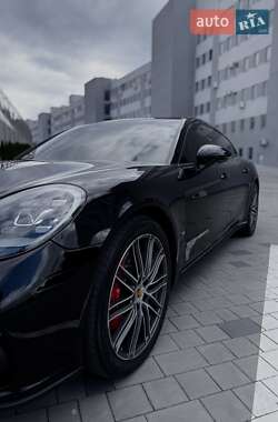Фастбэк Porsche Panamera 2018 в 