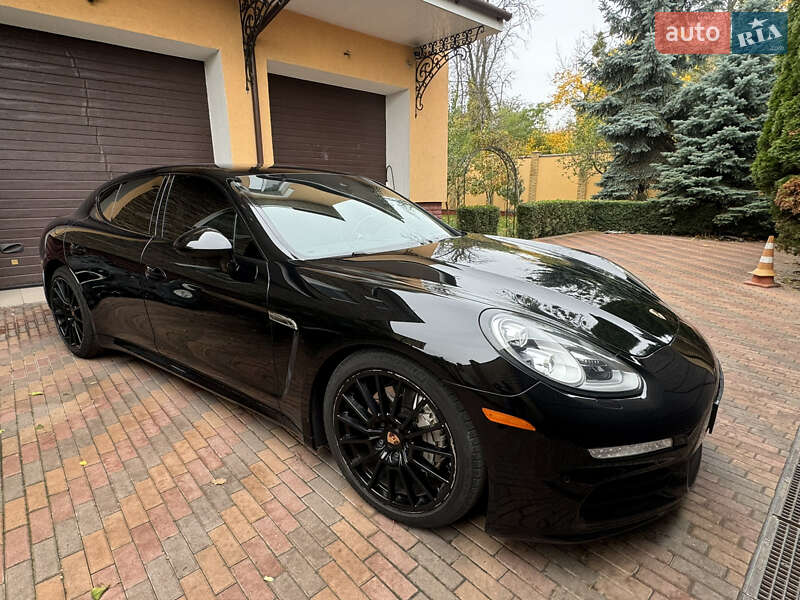 Фастбек Porsche Panamera 2013 в Києві