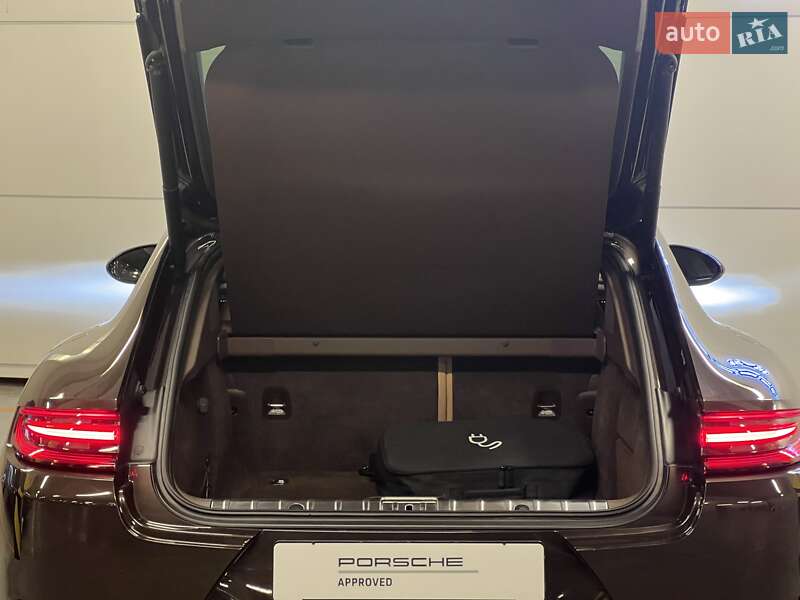 Фастбэк Porsche Panamera 2018 в Киеве