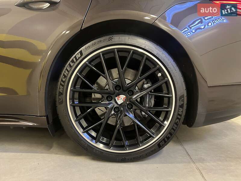 Фастбэк Porsche Panamera 2018 в Киеве