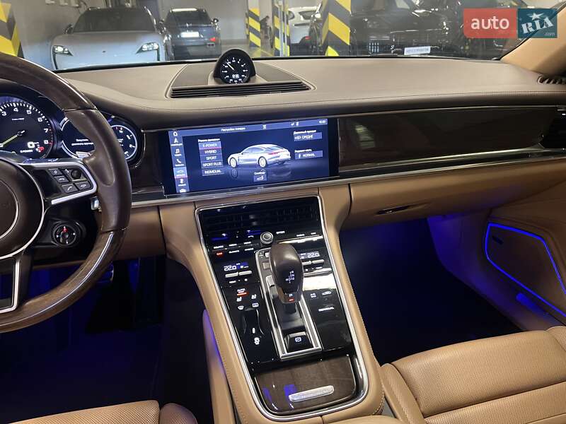 Фастбэк Porsche Panamera 2018 в Киеве