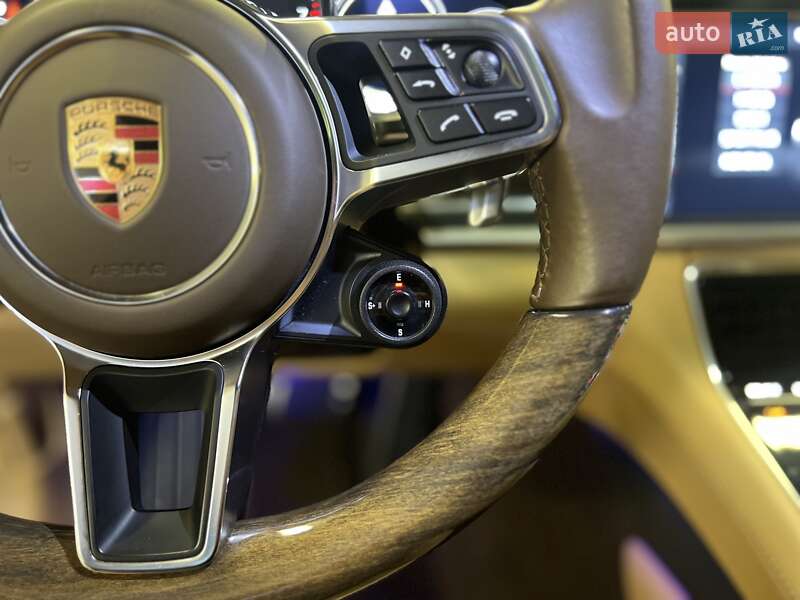 Фастбэк Porsche Panamera 2018 в Киеве