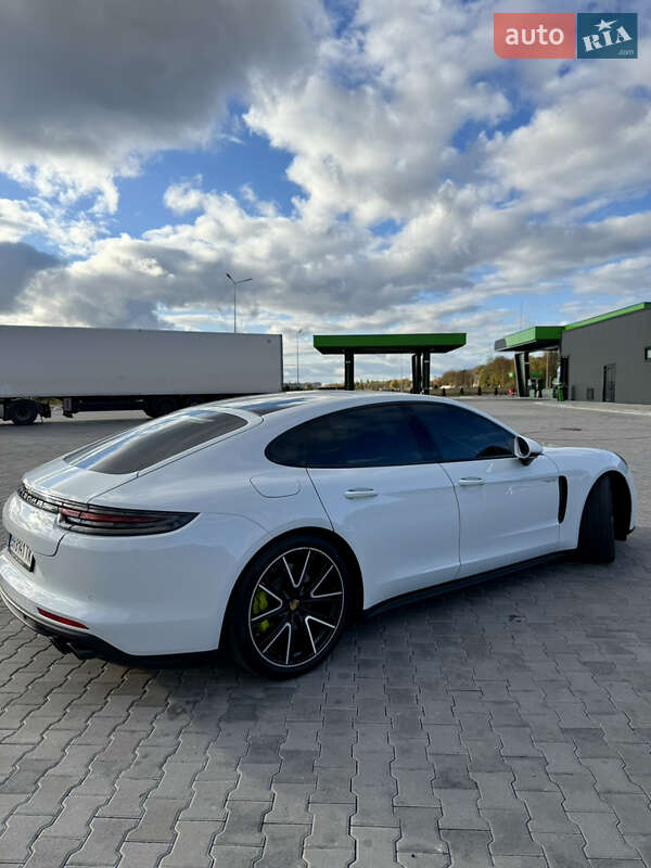 Фастбек Porsche Panamera 2018 в Вінниці