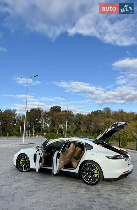 Фастбек Porsche Panamera 2018 в Вінниці