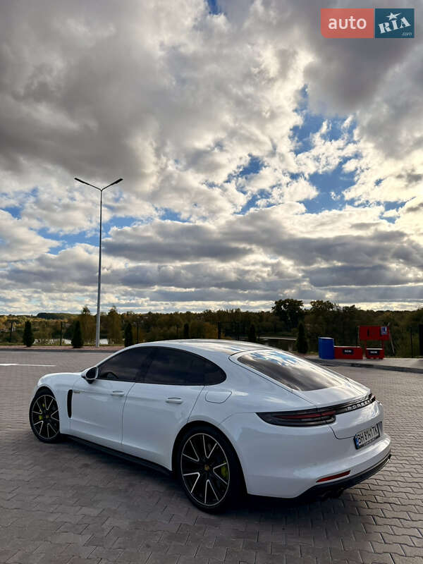 Фастбек Porsche Panamera 2018 в Вінниці
