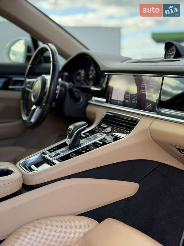 Фастбек Porsche Panamera 2018 в Вінниці