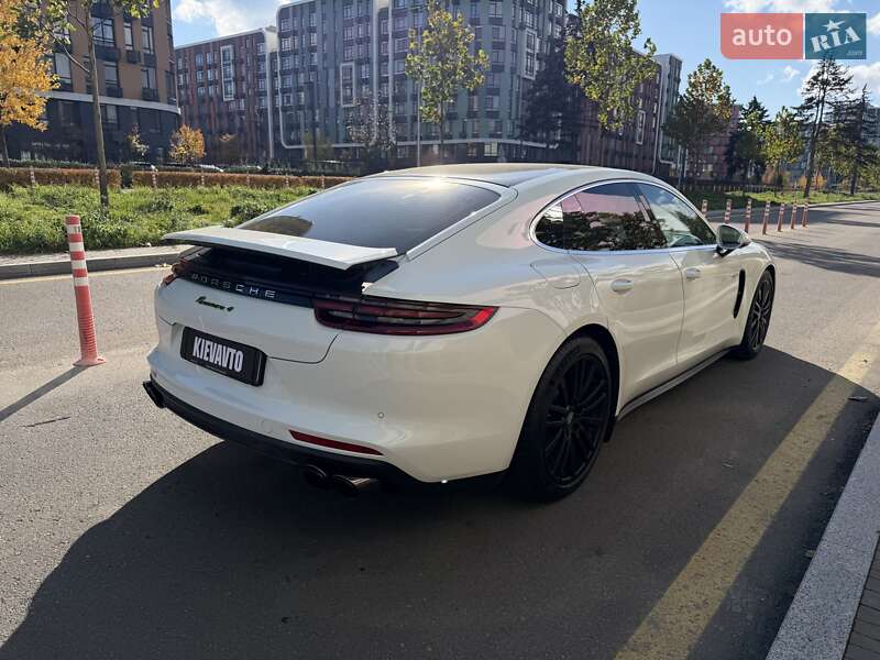 Фастбек Porsche Panamera 2018 в Києві
