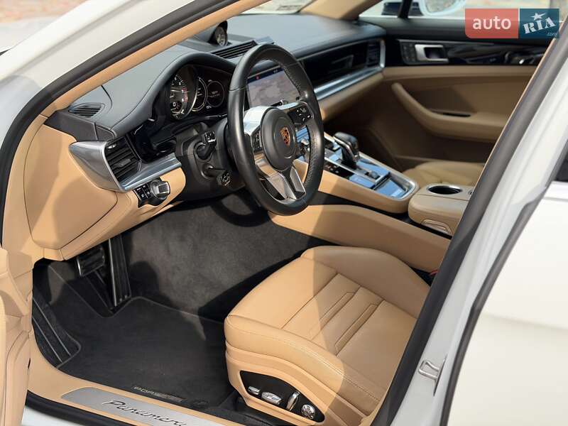 Фастбек Porsche Panamera 2018 в Києві