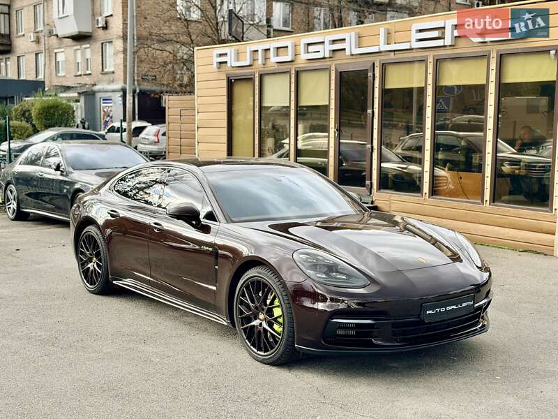 Фастбек Porsche Panamera 2019 в Києві