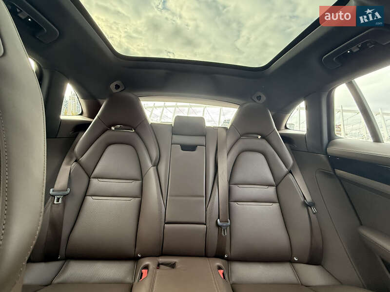 Универсал Porsche Panamera 2020 в Киеве