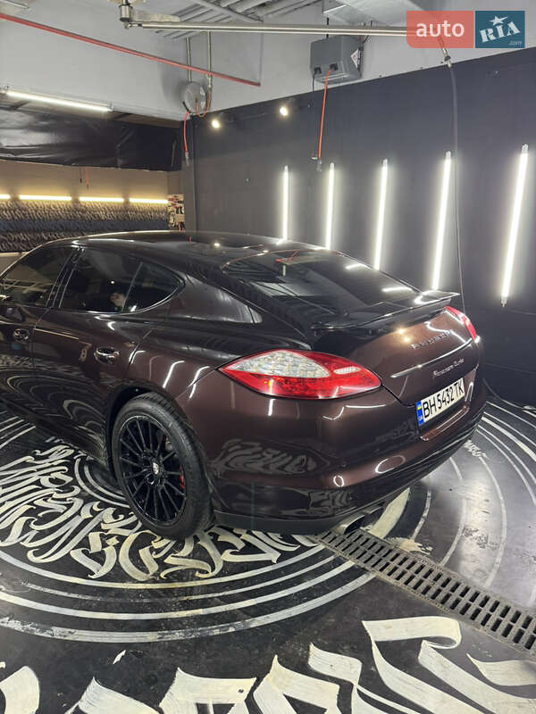 Фастбэк Porsche Panamera 2011 в Одессе