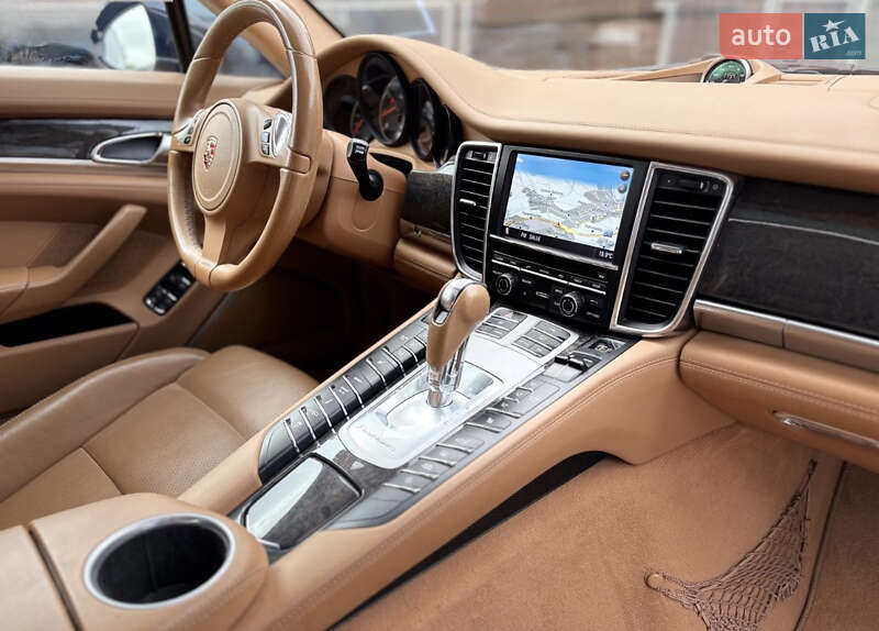 Фастбэк Porsche Panamera 2011 в Черкассах