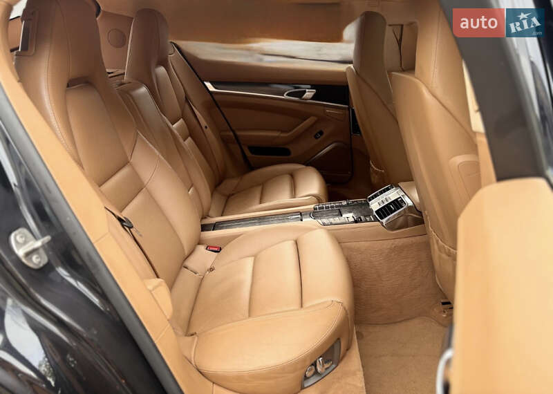 Фастбэк Porsche Panamera 2011 в Черкассах