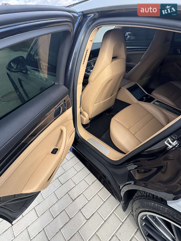 Фастбек Porsche Panamera 2017 в Києві
