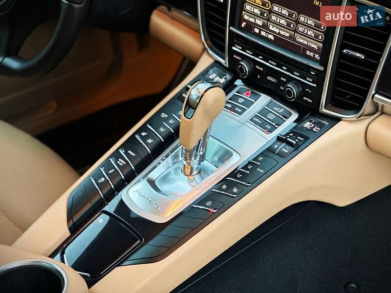 Фастбек Porsche Panamera 2015 в Києві фото 25 Фастбек Porsche Panamera 2015 в Києві