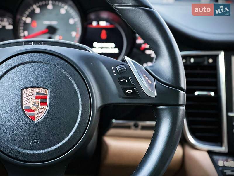 Фастбек Porsche Panamera 2015 в Києві фото 38 Фастбек Porsche Panamera 2015 в Києві