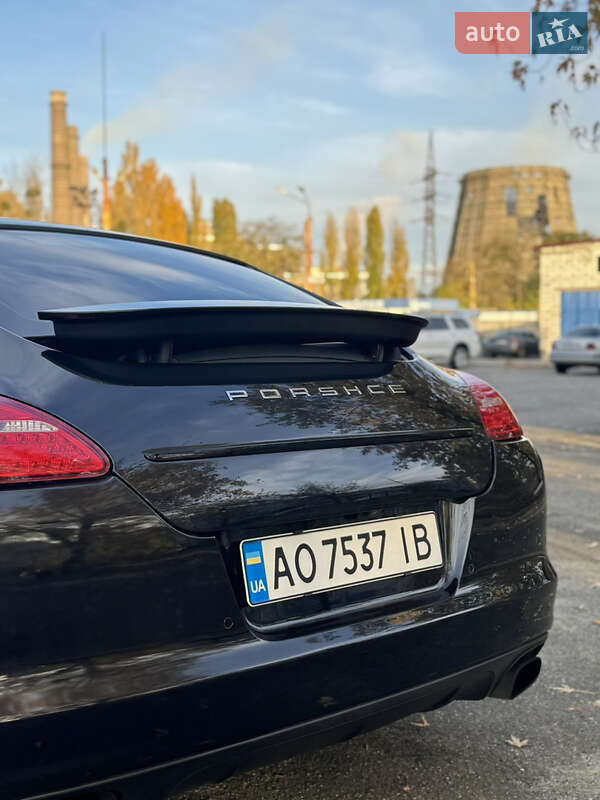 Фастбек Porsche Panamera 2012 в Києві