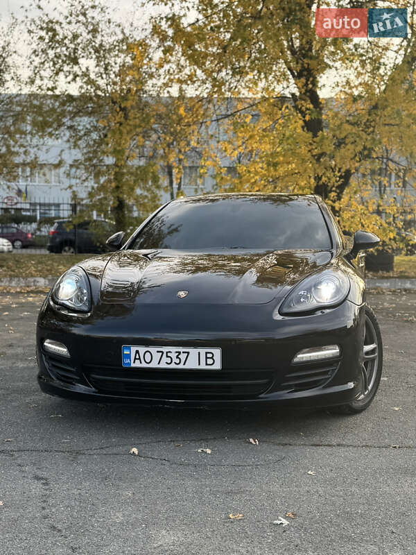 Фастбек Porsche Panamera 2012 в Києві