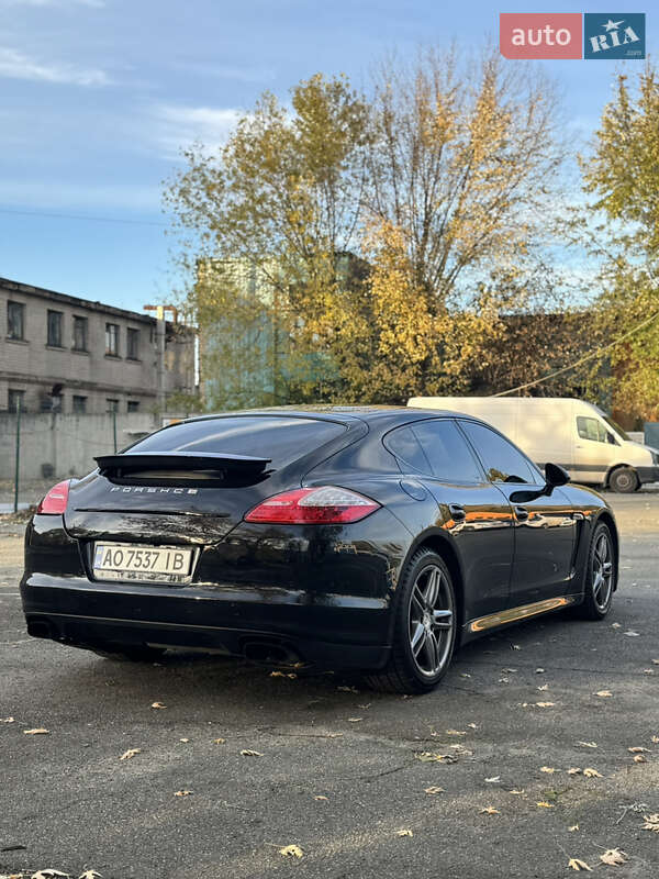 Фастбек Porsche Panamera 2012 в Києві