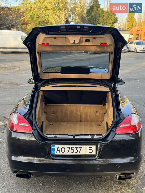 Фастбек Porsche Panamera 2012 в Києві