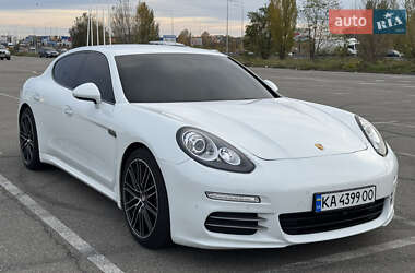 Фастбэк Porsche Panamera 2013 в Киеве
