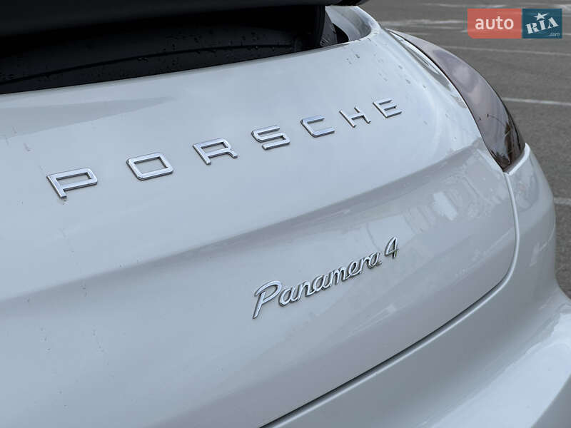 Фастбэк Porsche Panamera 2013 в Киеве